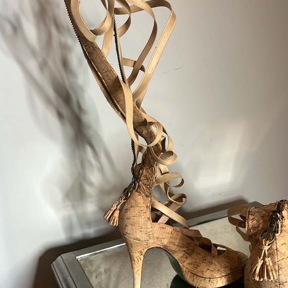 Lisa G Pliner wood like high heels with tassel and zip all the  way up straps. - Picture 3 of 3